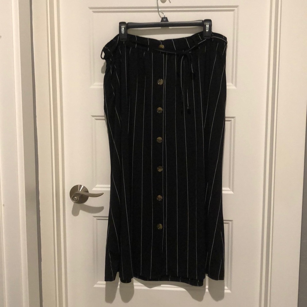 NWT Plus 0x midi skirt button down black stripe